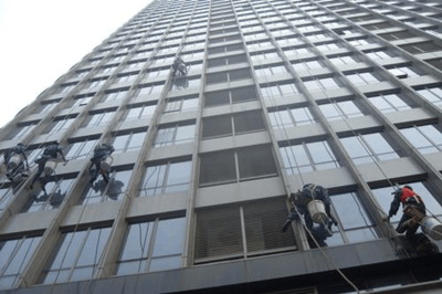 铁岭高空清洗公司 专业构筑城市天际线的洁净之美